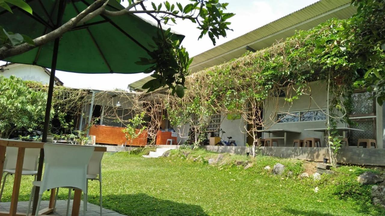 Condro Wulan Hostel Malang Exterior photo